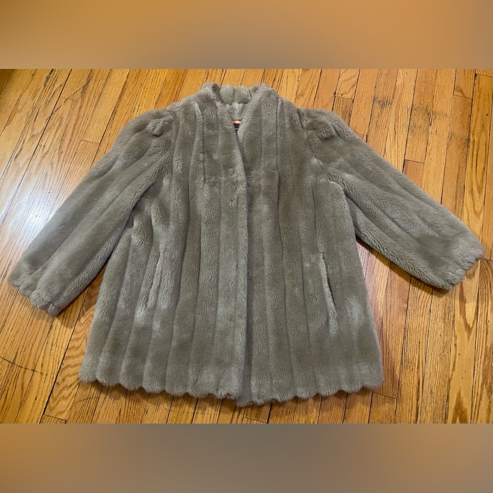 Vintage American Signature: Fuzzy coat with scalloped hem